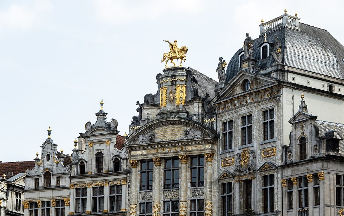 Façades sculptées et dorées des maisons de la Grand-Place de Bruxelles